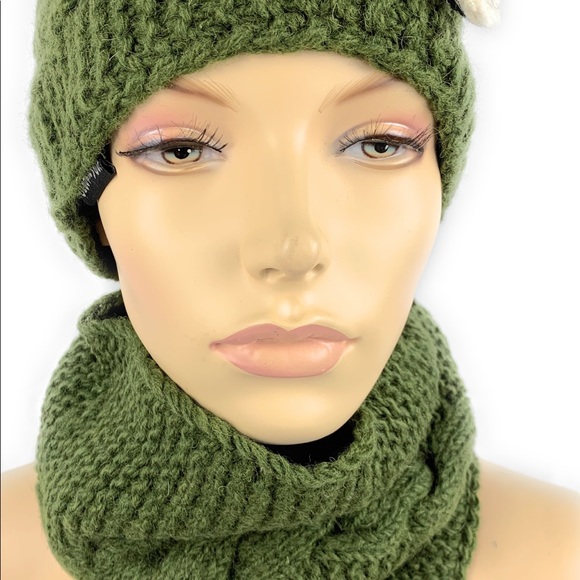 Woolen Beanie And Neck Warmer Set - Picture 2 of 7